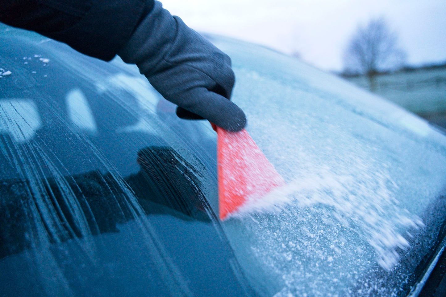 Stayhold ICE SCRAPER+SQUEEGEE cutting through ice